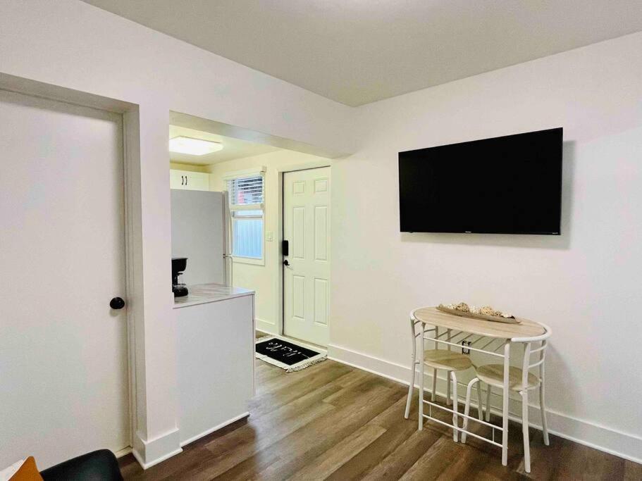 Sleeps 3, Cozy, Boho Style, In The Heart Of Miami -Free Parking Apartment Exterior photo